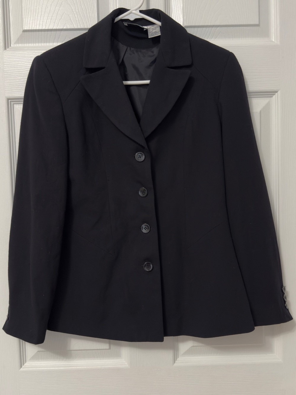 Tailored Black Women's Blazer - Classic Single-Breasted Style